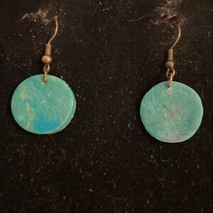 1990s 1.5” rose gold tone hypoallergenic round blue marble-like dangle earrings